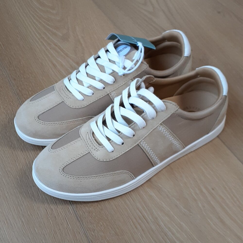 New Revitalign Size 9.5 D Women's Farrah Sneakers